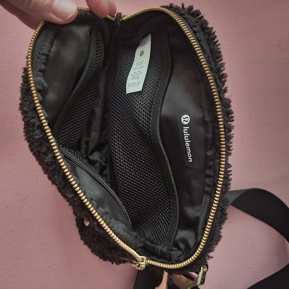 1L belt bag fuzzy